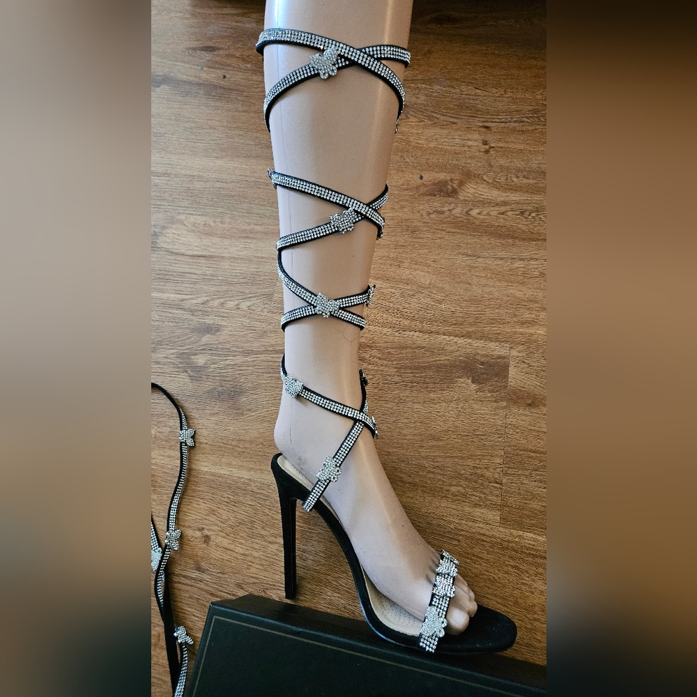 Azalea Wang Fearless Stiletto Sandal With Rhinestones And Butterflies Size 6.5